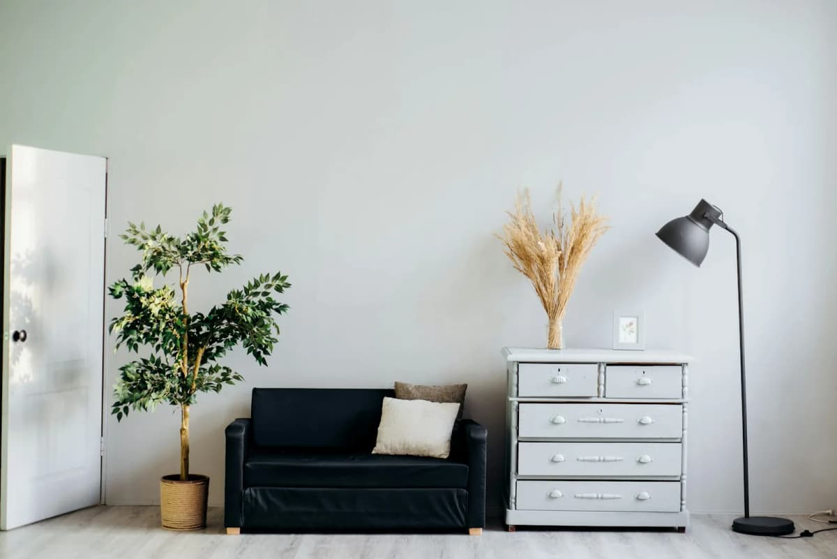 A calm, simply furnished living room