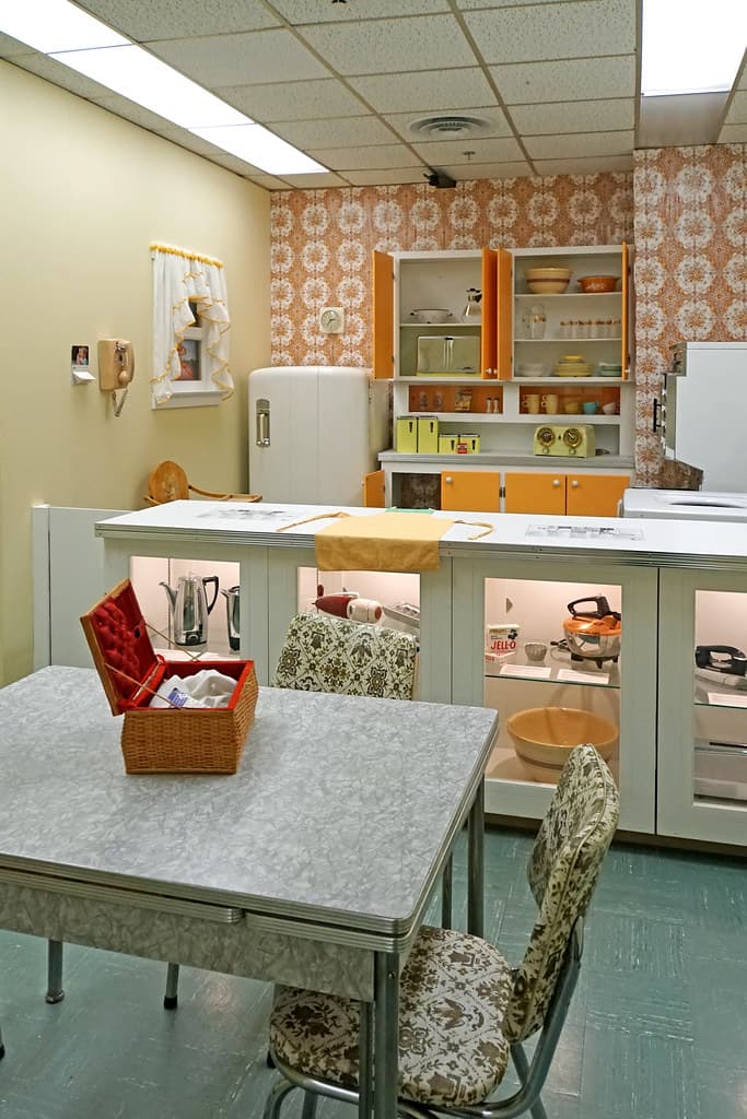 DSC01377 - Nuclear Family Kitchen