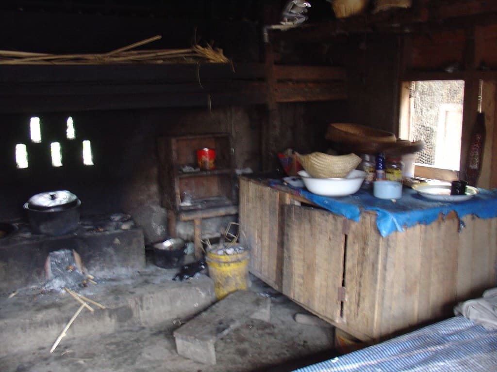 A family preparing a meal together in the kitchen — How to Feed a Family of 4 on $200/Week USA 2026