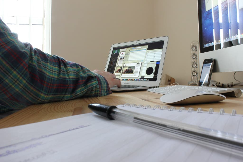 A tidy home office desk setup — How to Choose a Beginner-Friendly Side Hustle in 2026