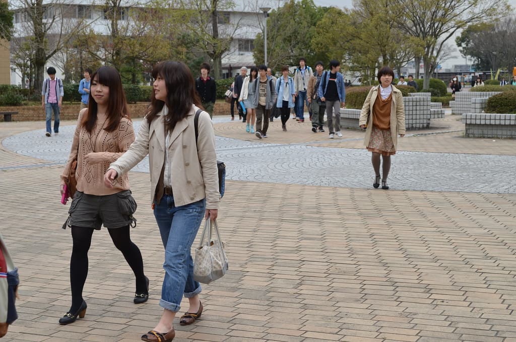 A college student studying on campus — College Freshman Budget Guide 2026: How to Survive on $500/Month USA